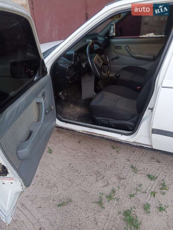 Седан Opel Kadett 1987 в Харкові