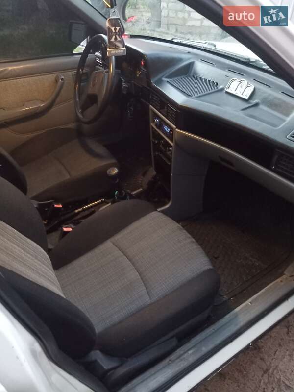 Седан Opel Kadett 1987 в Харкові