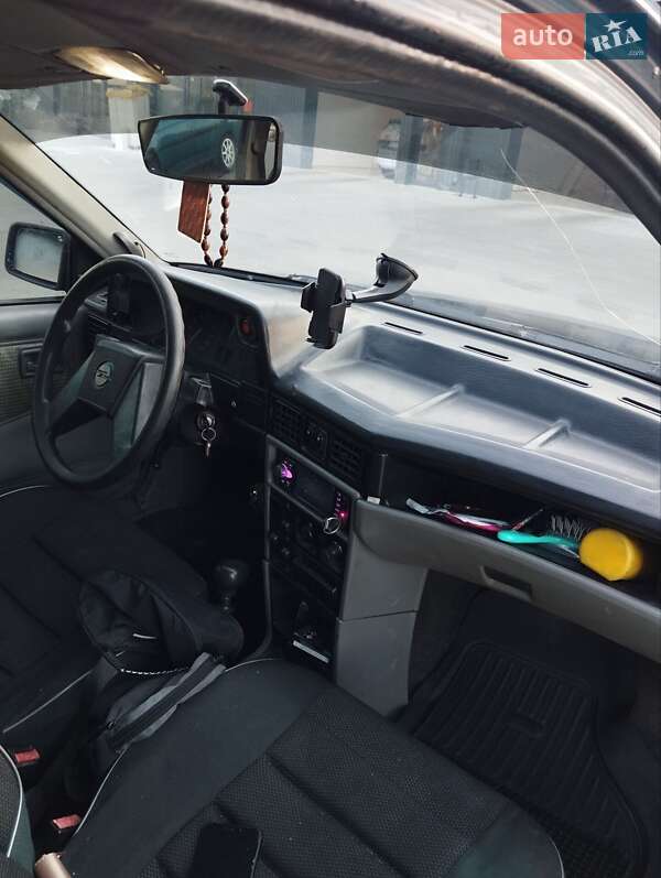 Седан Opel Kadett 1987 в Первомайську