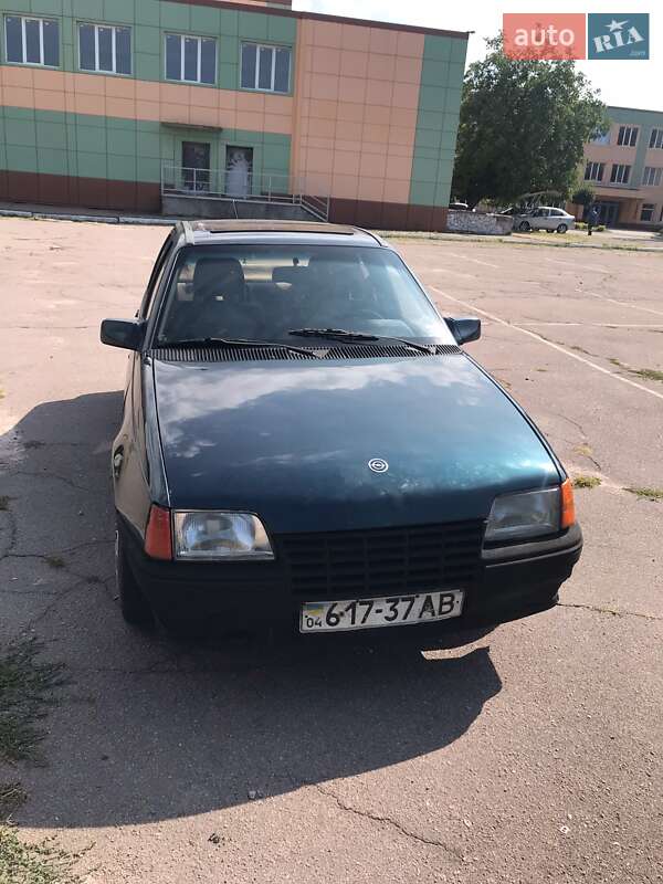 Седан Opel Kadett 1986 в Дніпрі