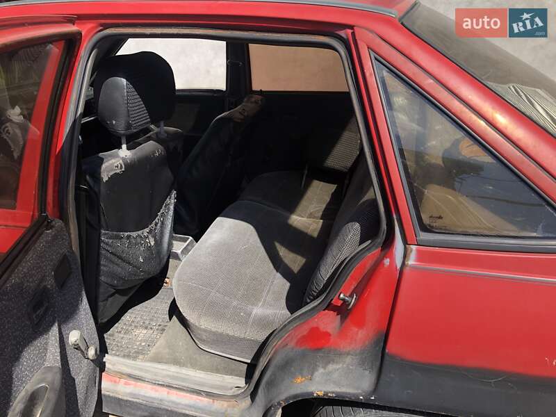 Седан Opel Kadett 1986 в Дніпрі