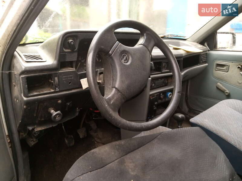 Хэтчбек Opel Kadett 1987 в Ковеле