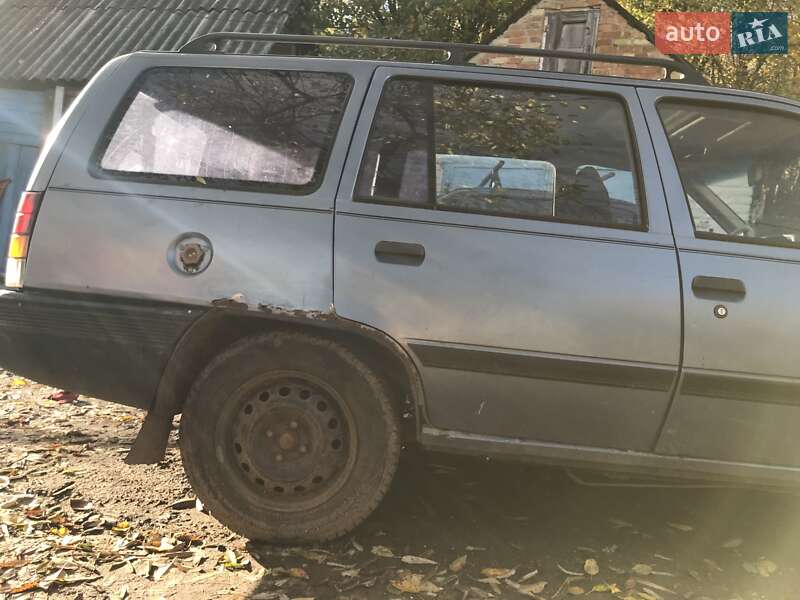Універсал Opel Kadett 1990 в Лубнах