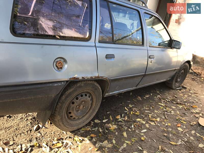 Універсал Opel Kadett 1990 в Лубнах
