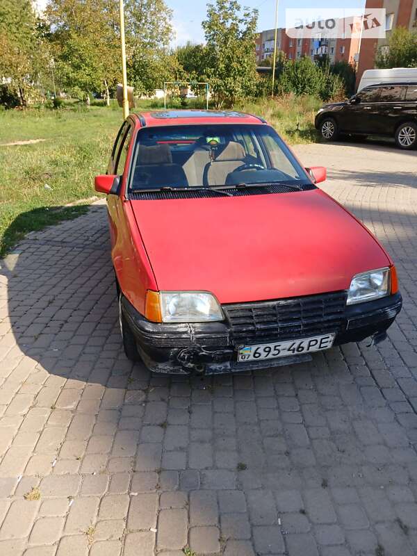 Хэтчбек Opel Kadett 1987 в Ужгороде