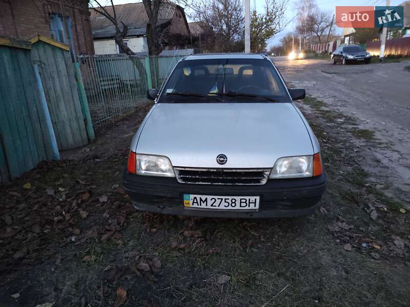 Хэтчбек Opel Kadett 1991 в Бердичеве фото 3 Хэтчбек Opel Kadett 1991 в Бердичеве