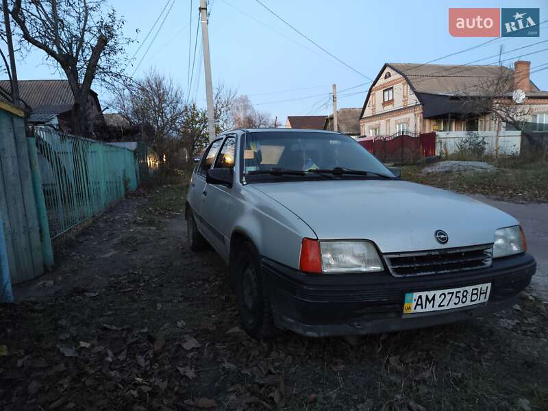 Хэтчбек Opel Kadett 1991 в Бердичеве фото Хэтчбек Opel Kadett 1991 в Бердичеве