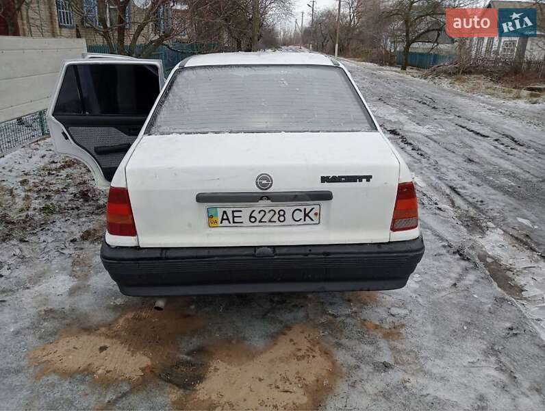Седан Opel Kadett 1991 в Дніпрі