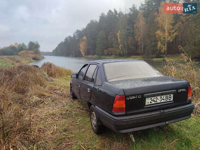 Седан Opel Kadett 1987 в Малині