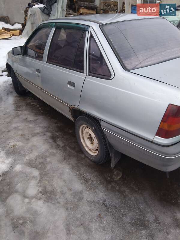 Седан Opel Kadett 1987 в Сумах фото 4 Седан Opel Kadett 1987 в Сумах