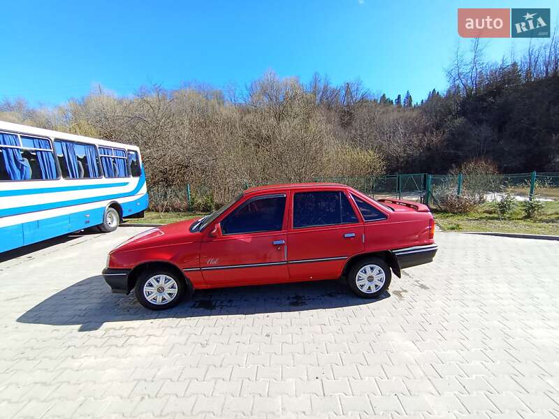 Седан Opel Kadett 1988 в Турці