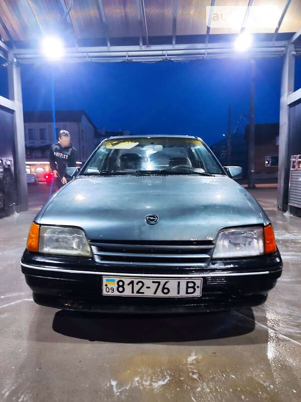 Седан Opel Kadett 1991 в Івано-Франківську