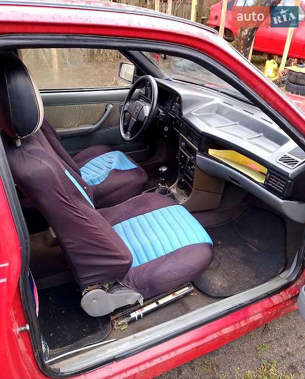 Хэтчбек Opel Kadett 1985 в Коропе