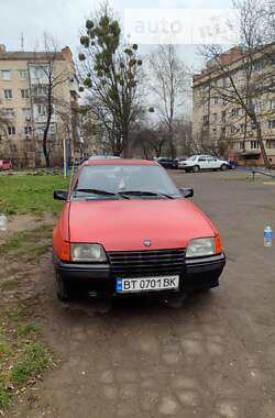 Седан Opel Kadett 1986 в Черновцах