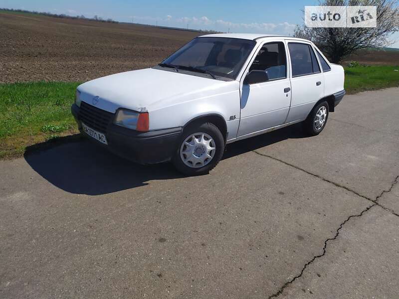 Седан Opel Kadett 1989 в Миколаєві