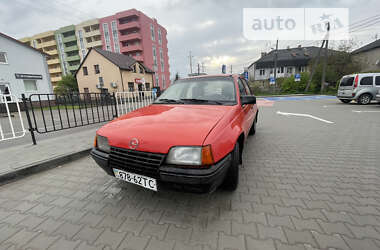 Седан Opel Kadett 1988 в Львові