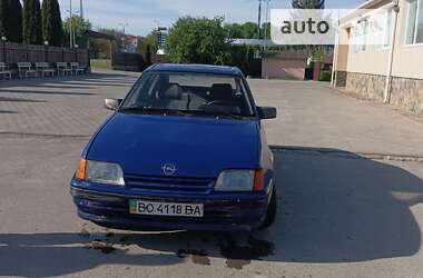 Хэтчбек Opel Kadett 1984 в Дунаевцах