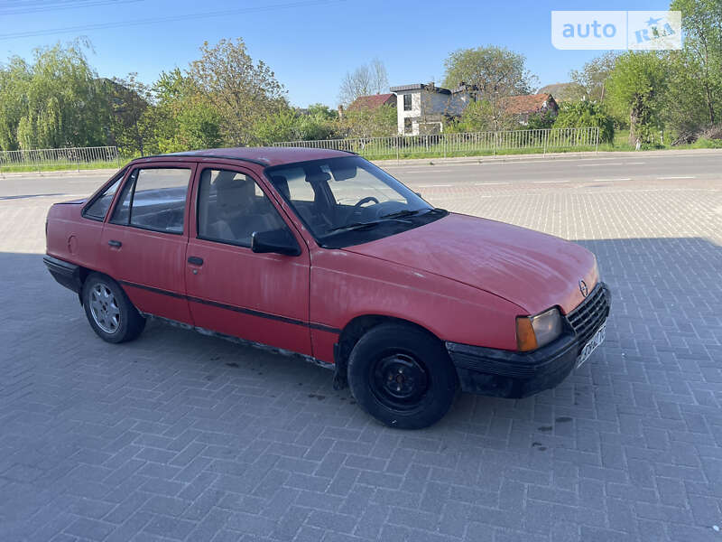Седан Opel Kadett 1988 в Львове
