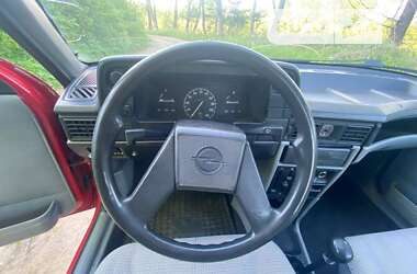Хэтчбек Opel Kadett 1987 в Коломые