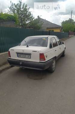 Седан Opel Kadett 1988 в Могилів-Подільському
