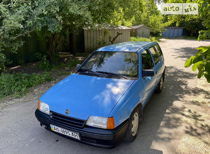 Универсал Opel Kadett 1986 в Могилев-Подольске