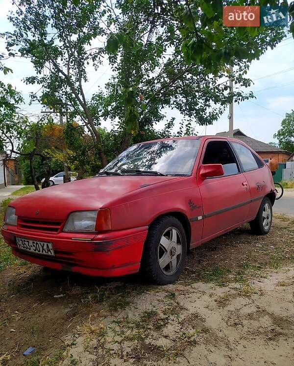 Хэтчбек Opel Kadett 1986 в Змиеве фото Хэтчбек Opel Kadett 1986 в Змиеве