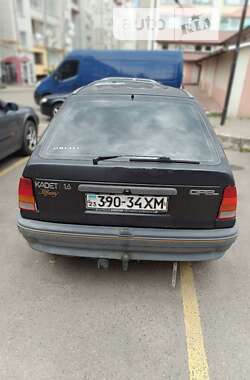 Хэтчбек Opel Kadett 1988 в Новояворовске