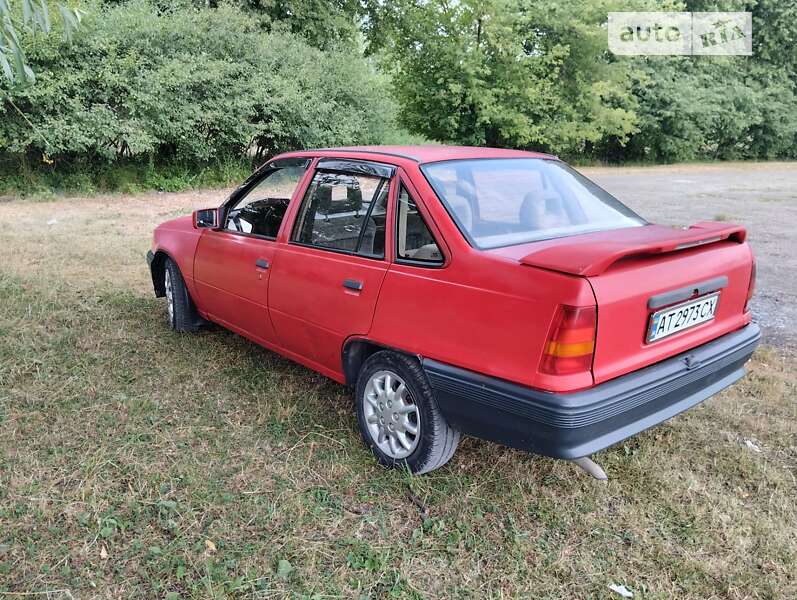 Седан Opel Kadett 1990 в Обертине