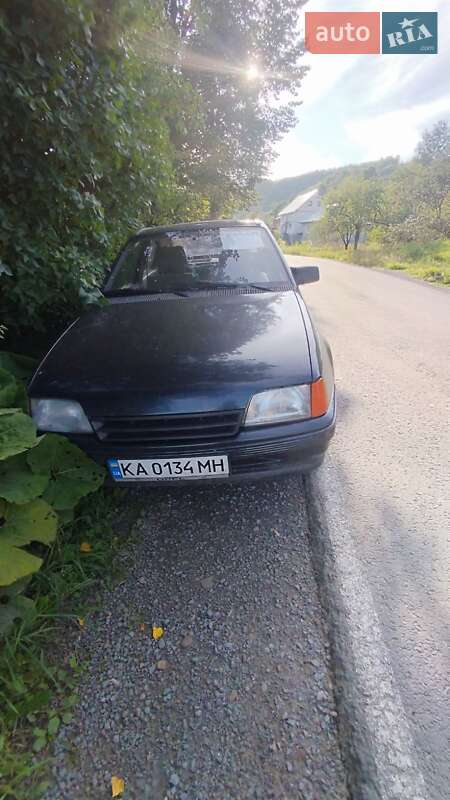Хэтчбек Opel Kadett 1988 в Ужгороде фото 5 Хэтчбек Opel Kadett 1988 в Ужгороде