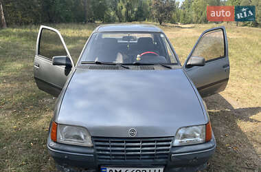 Седан Opel Kadett 1987 в Малине