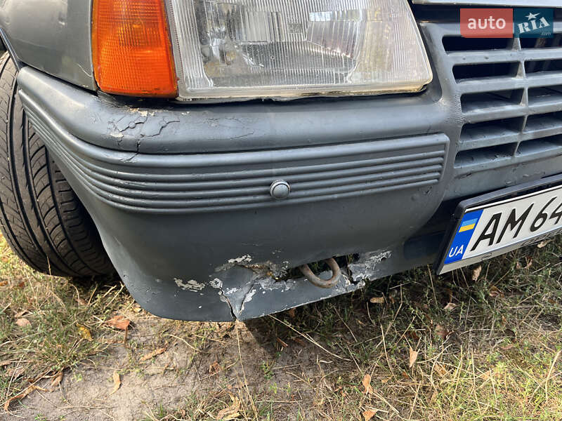 Седан Opel Kadett 1987 в Малине