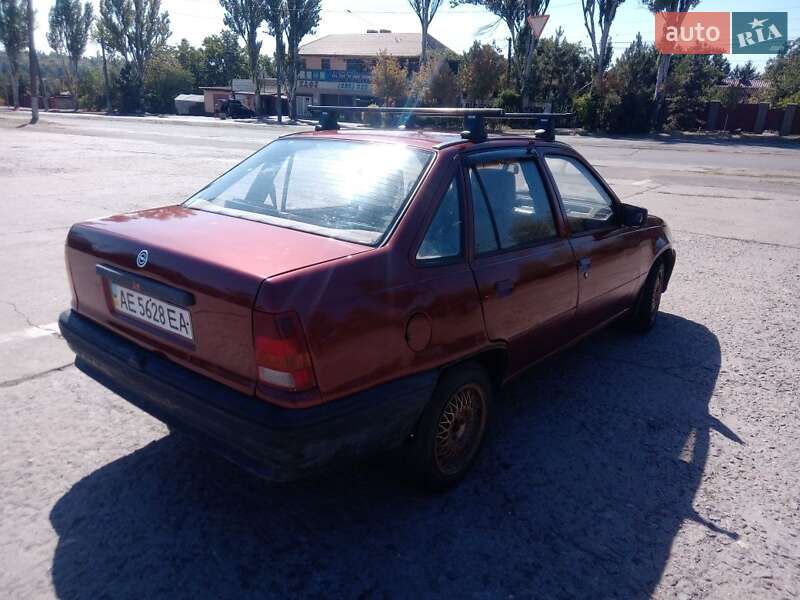 Седан Opel Kadett 1987 в 