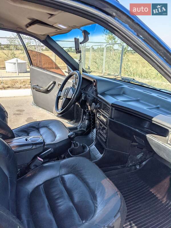 Седан Opel Kadett 1988 в Надворной