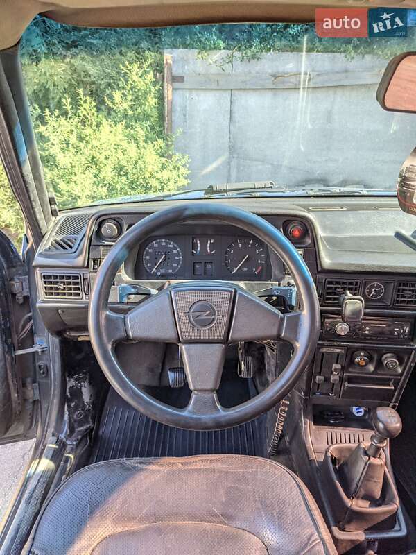 Седан Opel Kadett 1988 в Надворной