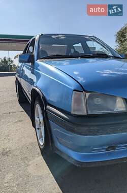 Седан Opel Kadett 1988 в Надворной