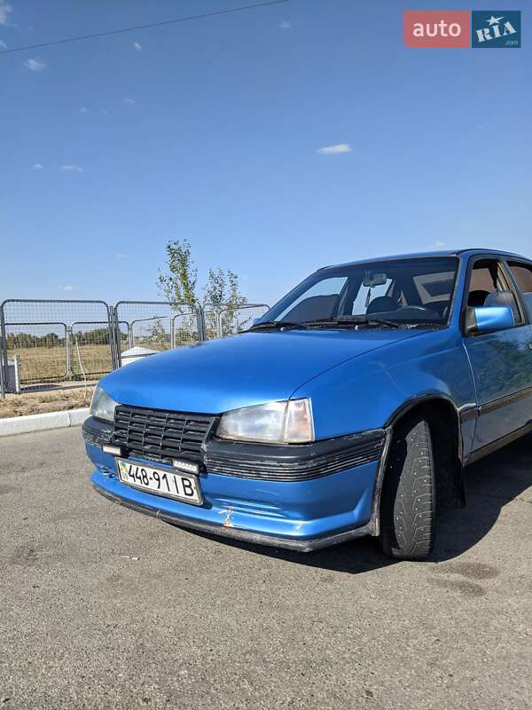 Седан Opel Kadett 1988 в Надворной