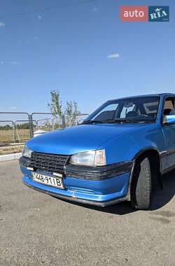 Седан Opel Kadett 1988 в Надворной