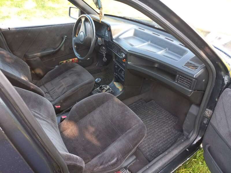 Седан Opel Kadett 1991 в Рівному
