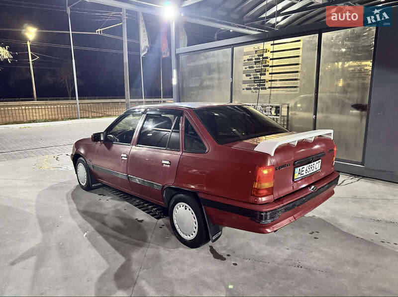 Седан Opel Kadett 1991 в Шепетовке