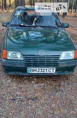 Седан Opel Kadett 1987 в Сумах