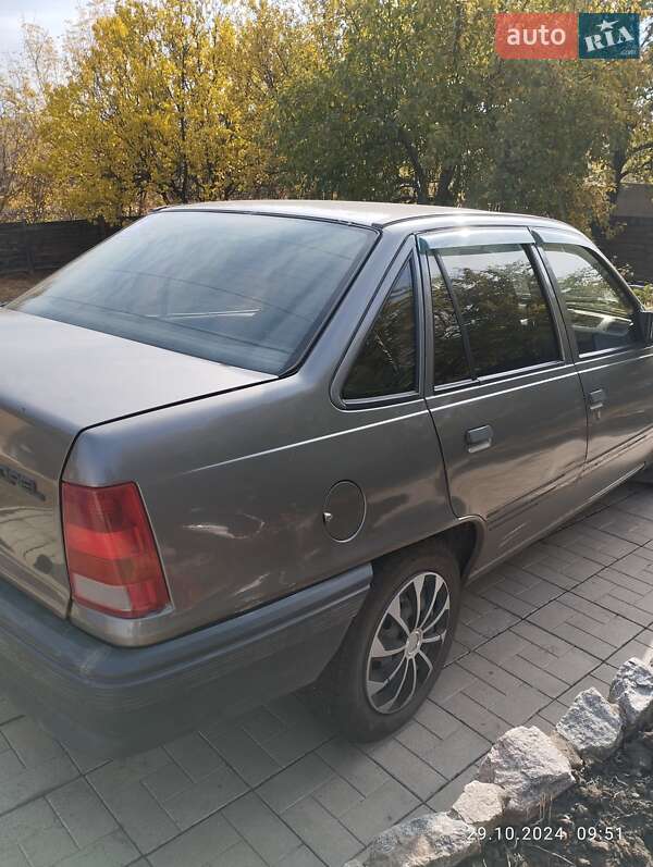Седан Opel Kadett 1988 в 