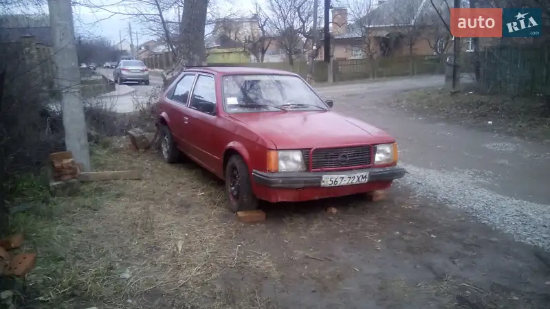 Хэтчбек Opel Kadett 1986 в 