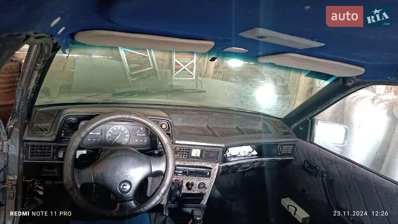 Седан Opel Kadett 1988 в Гвоздеце