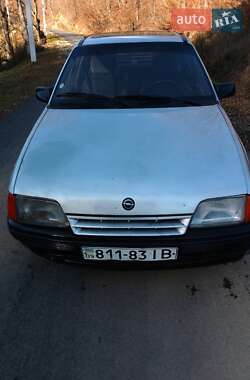 Хетчбек Opel Kadett 1985 в Долині