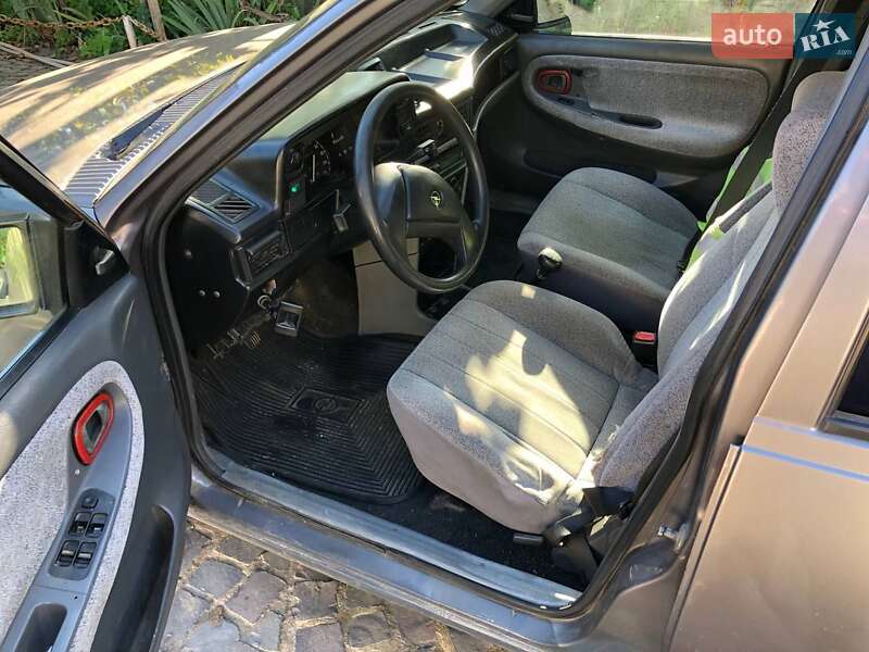 Седан Opel Kadett 1988 в Ракошине