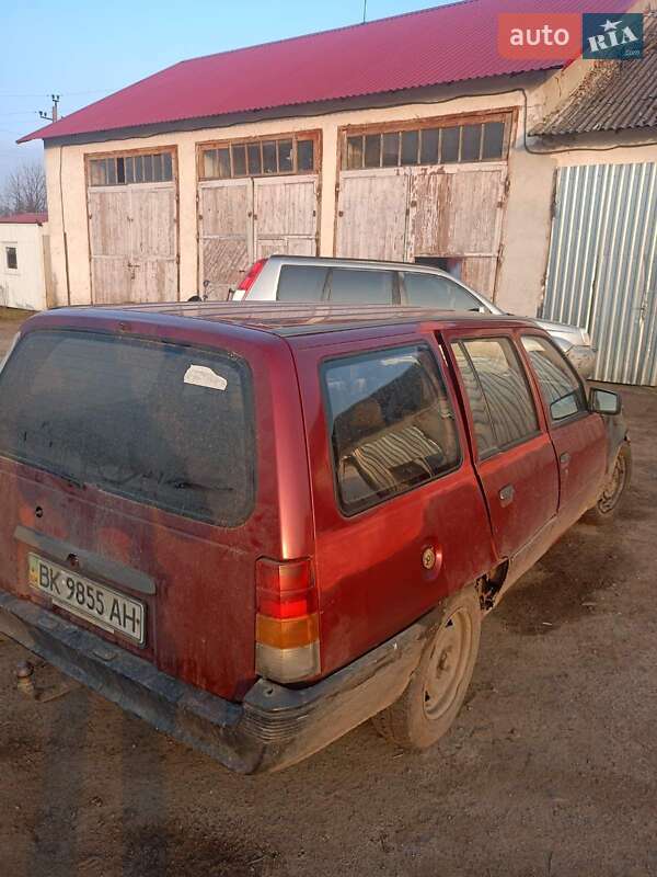 Універсал Opel Kadett 1988 в Здолбуніві