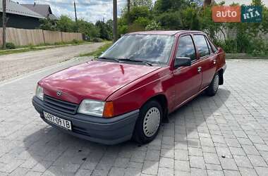 Седан Opel Kadett 1990 в Яремче