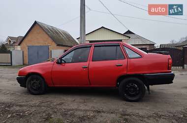 Седан Opel Kadett 1987 в Ромнах