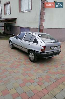 Хетчбек Opel Kadett 1988 в Іршаві