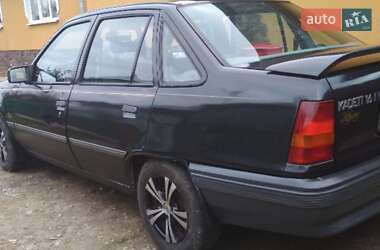 Седан Opel Kadett 1988 в Самборе